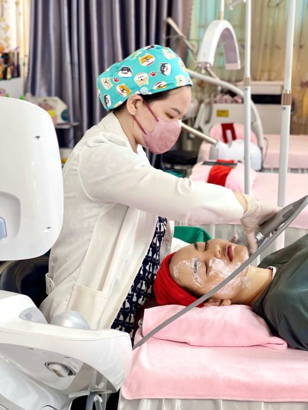 Liệu trình Vshape tại Mụnn Skinlab